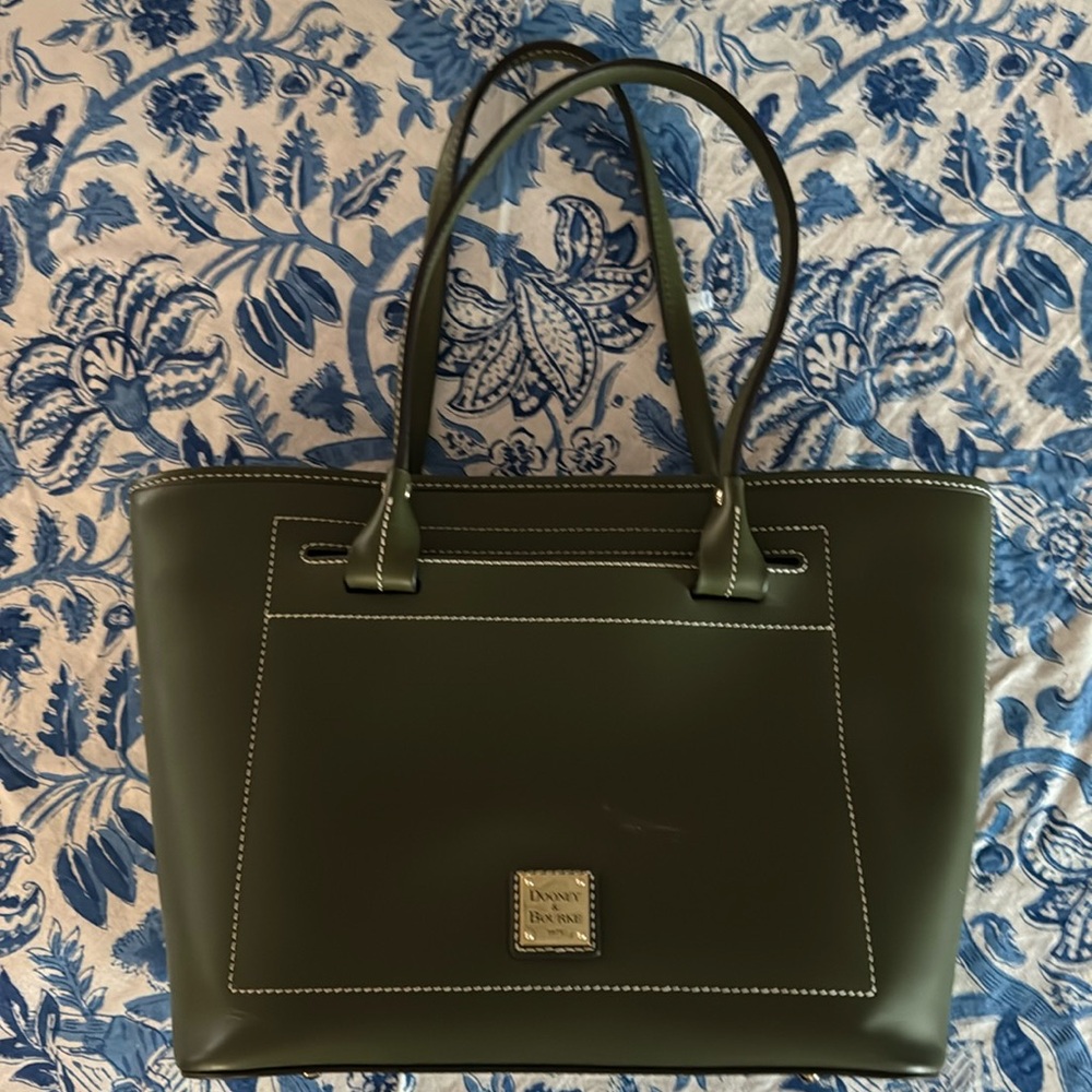 Dooney and Bourke bag ￼